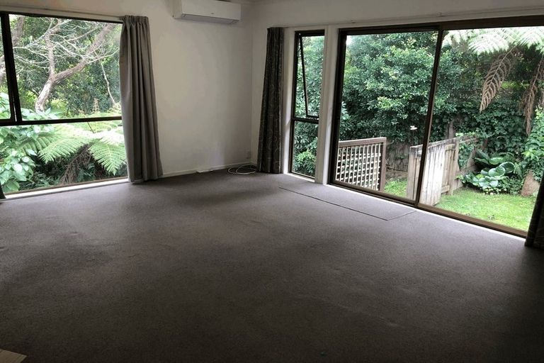 Photo of property in 2/17 Paris Place, Birkenhead, Auckland, 0626