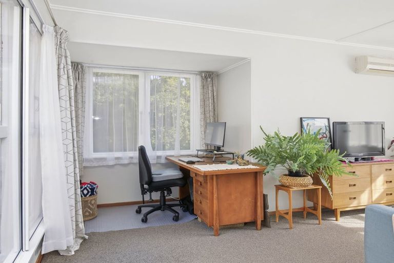 Photo of property in 8a-8b Devon Place, Cannons Creek, Porirua, 5024