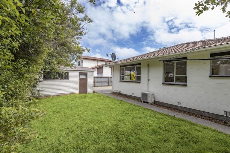 Photo of property in 2/18 Kawau Crescent, Bromley, Christchurch, 8062