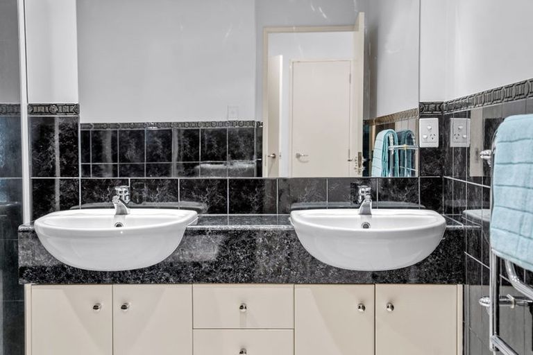 Photo of property in 4e/175 Hurstmere Road, Takapuna, Auckland, 0622