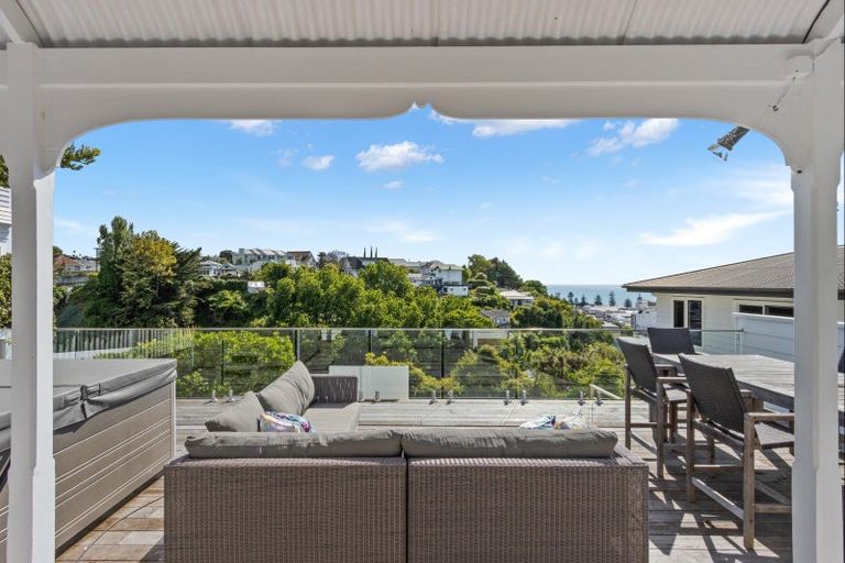 Photo of property in 11 Colenso Avenue, Hospital Hill, Napier, 4110