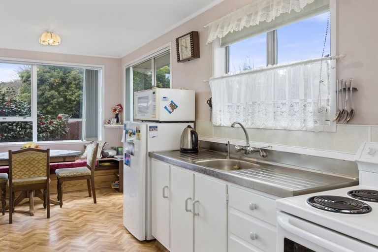 Photo of property in 8 Dingadee Street, Welcome Bay, Tauranga, 3112