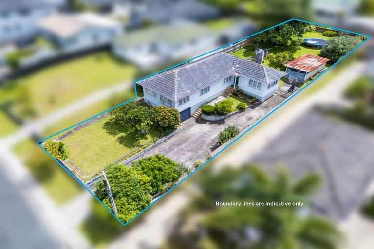 Photo of property in 13 Waione Avenue, Te Atatu Peninsula, Auckland, 0610