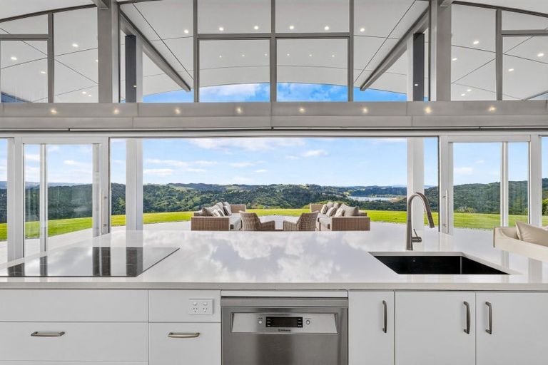 Photo of property in 83 Jervis Road, Waiwera, Orewa, 0994