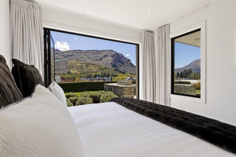 Photo of property in 1 Owen Marshall Lane, Arrowtown, 9371
