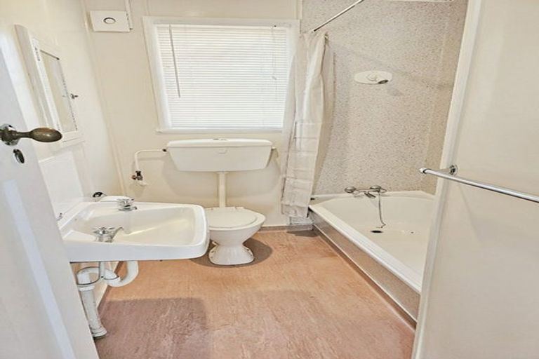 Photo of property in 18 Easton Street, Foxton, 4814