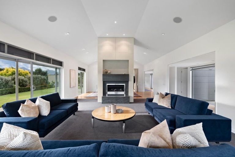 Photo of property in 3 Bayonet Peak Place, Drift Bay, Queenstown, 9371