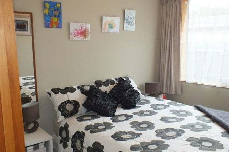 Photo of property in 2/66 Martin Avenue, Beckenham, Christchurch, 8023