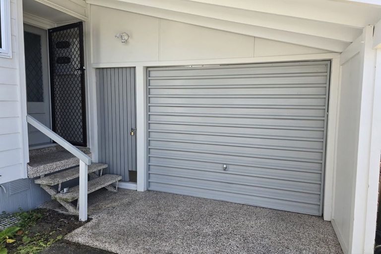 Photo of property in 2/1 Tomintoul Place, Highland Park, Auckland, 2010