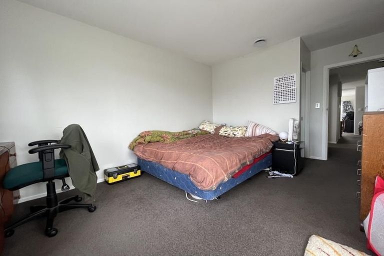 Photo of property in 1 Gaede Terrace, Sunnyvale, Auckland, 0612