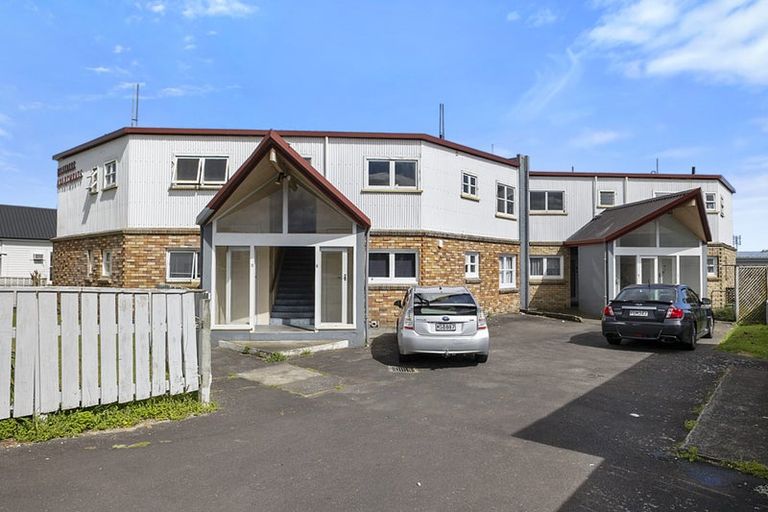 Photo of property in 4/184 Powderham Street, New Plymouth, 4310