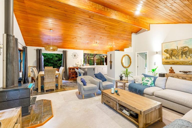 Photo of property in 84 Mountain Road, Henderson Valley, Auckland, 0612