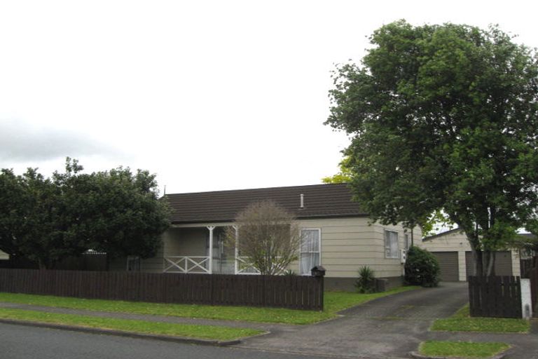 Photo of property in 8 Walter Strevens Drive, Conifer Grove, Takanini, 2112