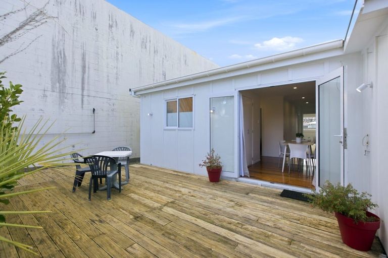 Photo of property in 35 Hine Street, New Plymouth, 4310