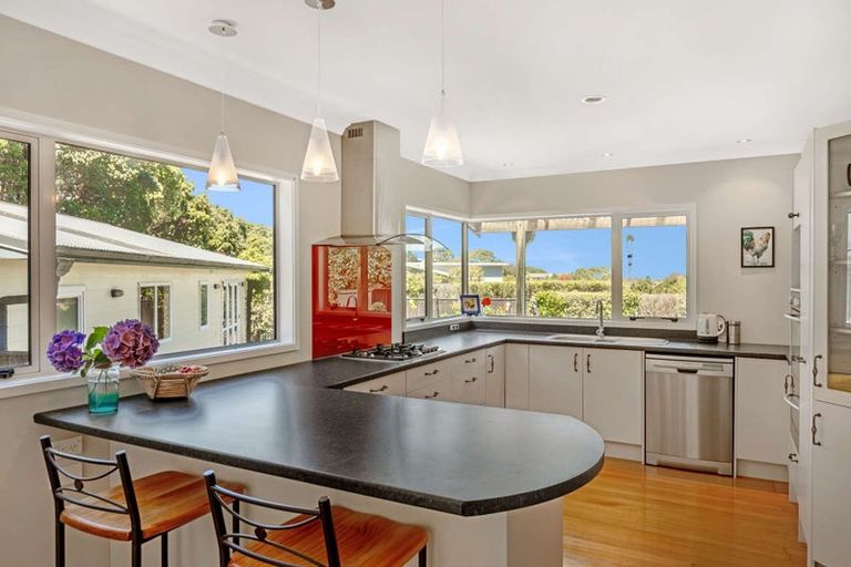 Photo of property in 18 Pickwick Road, Otamatea, Whanganui, 4571