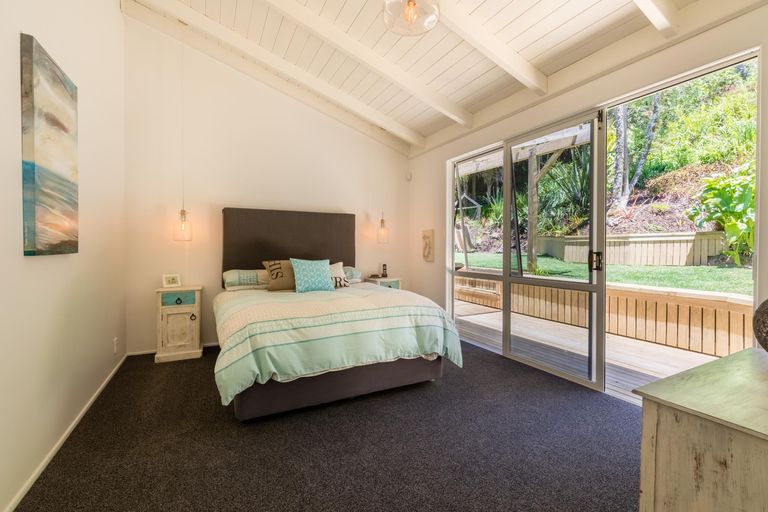 Photo of property in 2a Warner Park Avenue, Laingholm, Auckland, 0604