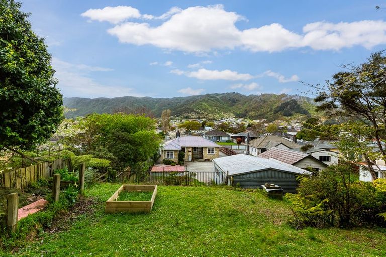 Photo of property in 18 Dover Road, Wainuiomata, Lower Hutt, 5014