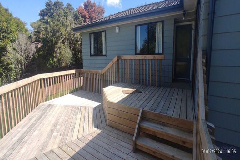 Photo of property in 15 Hydra Place, Glen Eden, Auckland, 0602