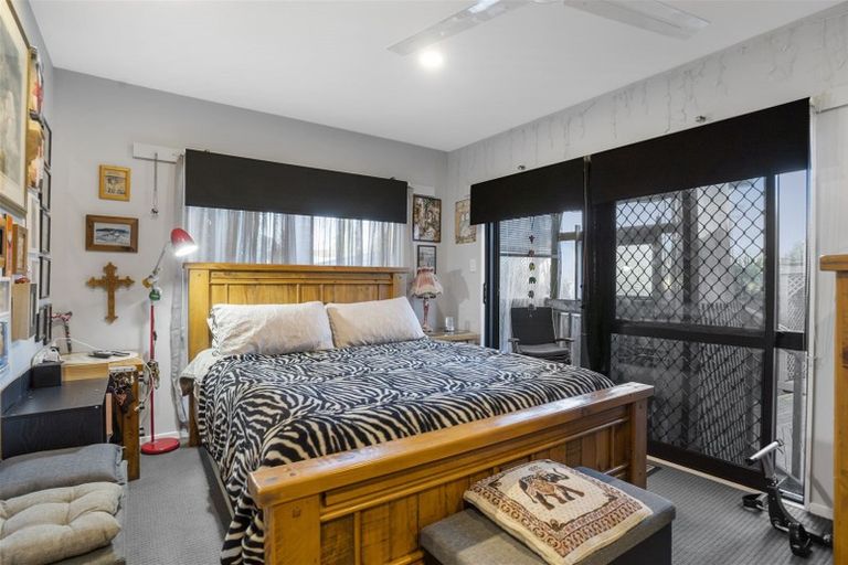 Photo of property in 47 Harmel Road, Glendene, Auckland, 0602