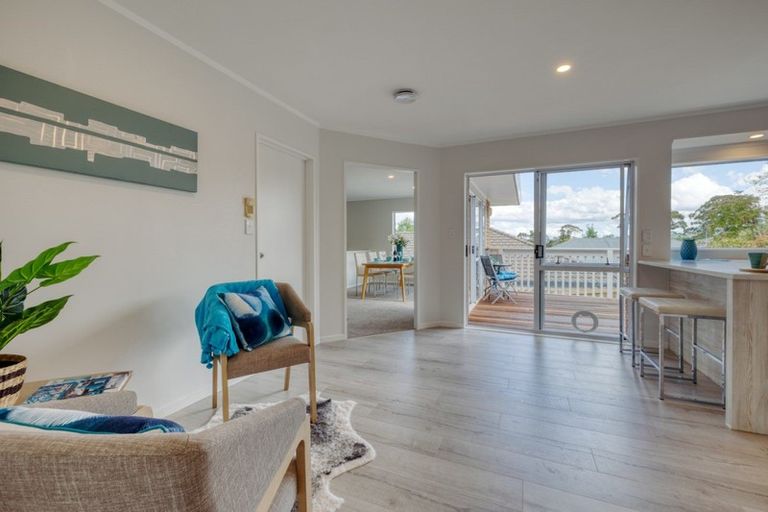 Photo of property in 10 Van Dyke Place, West Harbour, Auckland, 0618