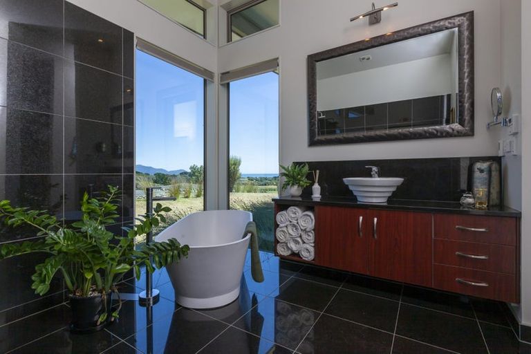 Photo of property in 187 Peka Peka Road, Peka Peka, Waikanae, 5391