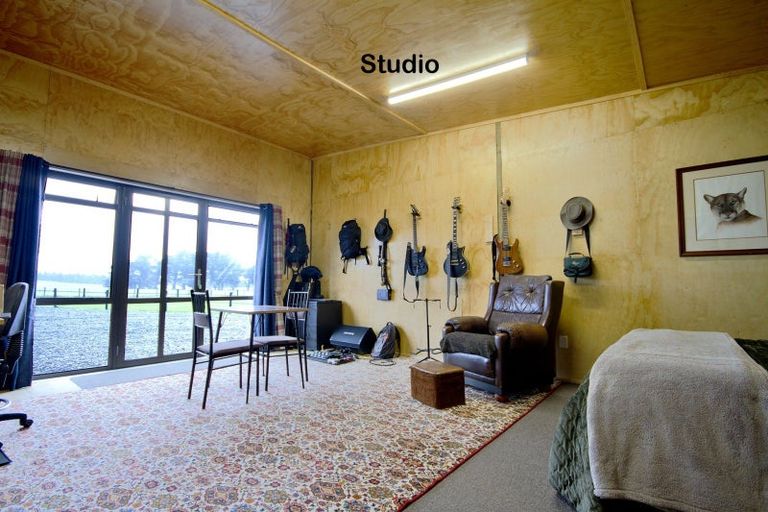 Photo of property in 490 Maharahara Road, Dannevirke, 4972