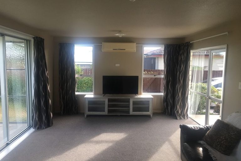 Photo of property in 2/19 Resolution Place, Bryndwr, Christchurch, 8053