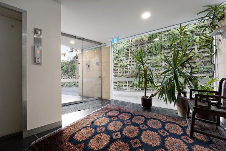 Photo of property in Clifton Towers, 202 Oriental Parade, Oriental Bay, Wellington, 6011