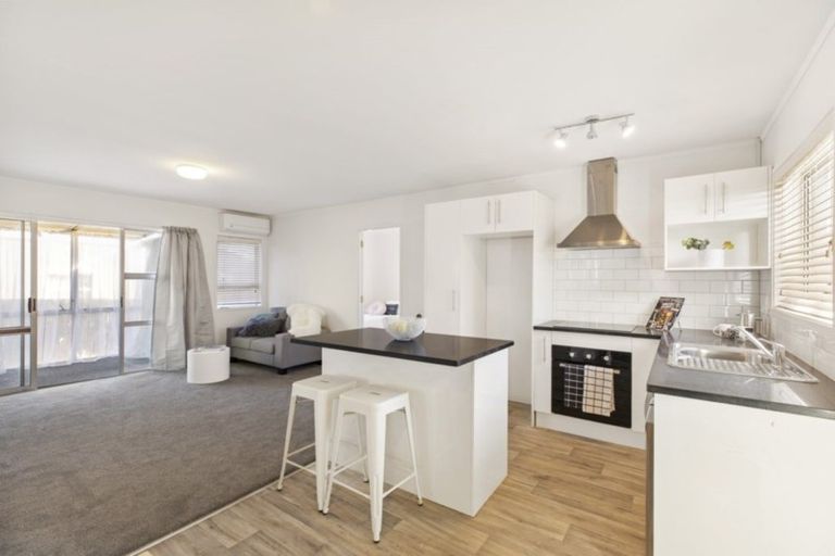 Photo of property in 2/121 Gardner Avenue, New Lynn, Auckland, 0600