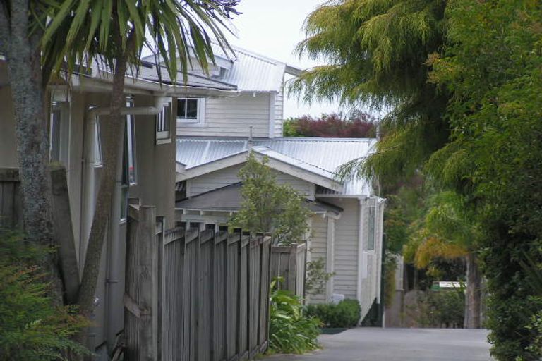 Photo of property in 3/284 Lake Road, Hauraki, Auckland, 0622