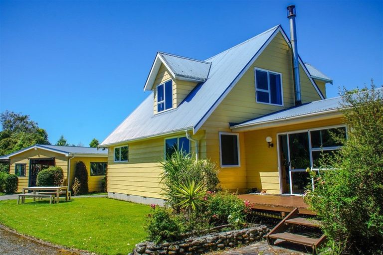 Photo of property in 37 Wakefield Street, Westport, 7825