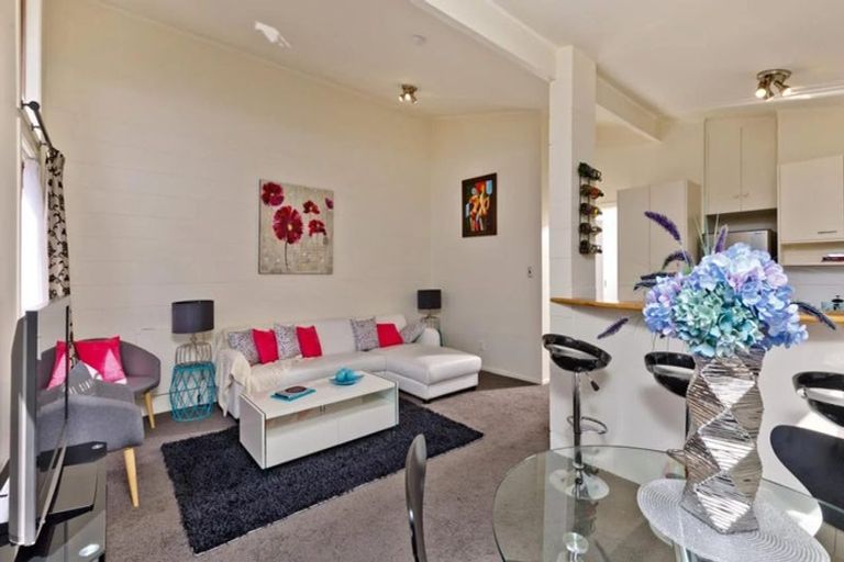 Photo of property in 1/72 Mountbatten Avenue, Hillcrest, Auckland, 0627