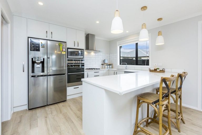 Photo of property in 27 Salisbury Crescent, Wallaceville, Upper Hutt, 5018