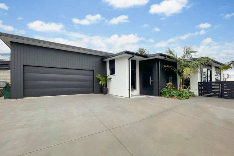 Photo of property in 2 Piper Way, Glen Avon, New Plymouth, 4312