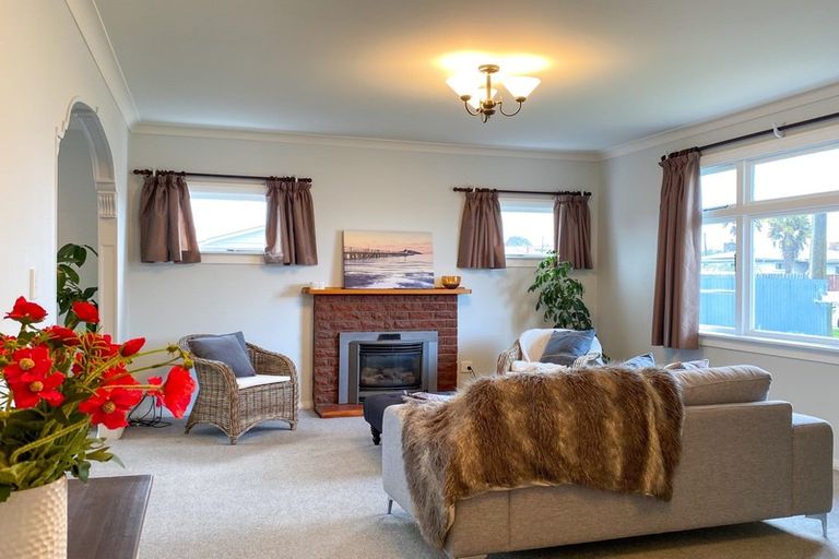 Photo of property in 2 Mckenzie Terrace, Carterton, 5713