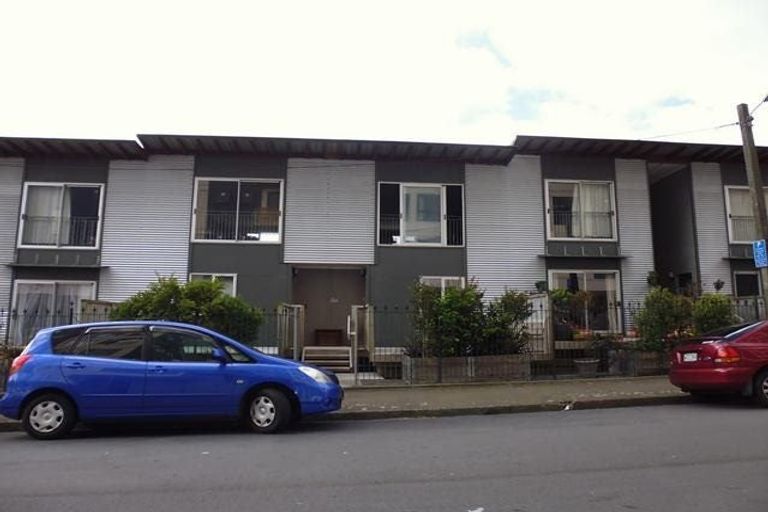 Photo of property in 17/3 Kelvin Grove, Te Aro, Wellington, 6011
