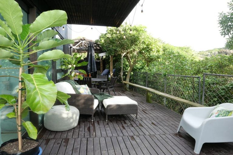 Photo of property in 4 Pa Road, Pukerua Bay, 5026