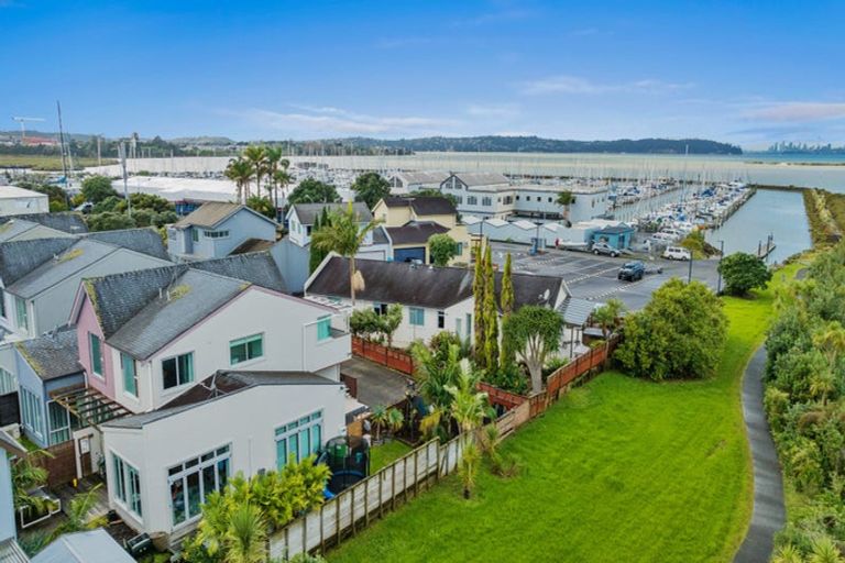 Photo of property in 11f Clearwater Cove, West Harbour, Auckland, 0618