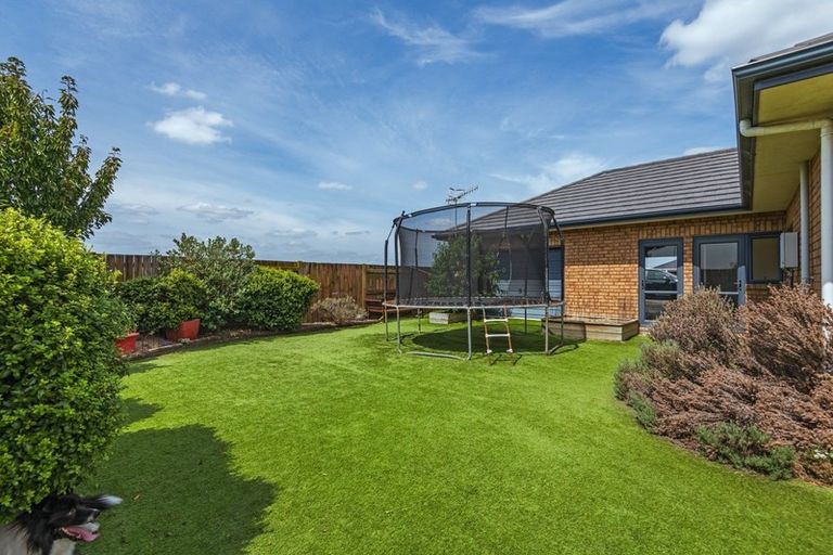 Photo of property in 8 Crabapple Close, Milson, Palmerston North, 4414