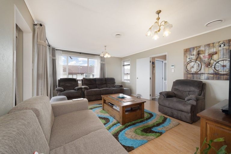 Photo of property in 28 Lewisham Street, Highland Park, Auckland, 2010