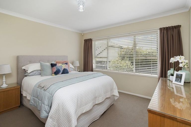 Photo of property in 6 Bodi Place, Te Atatu South, Auckland, 0610