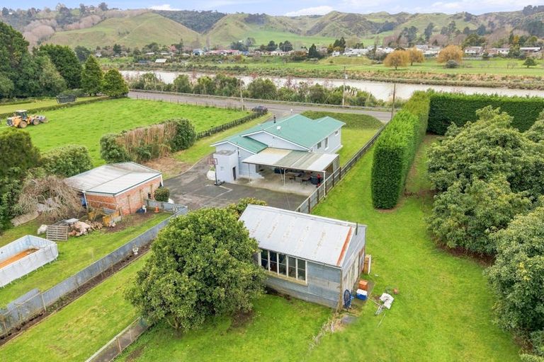 Photo of property in 92 Riverbank Road, Okoia, Whanganui, 4573