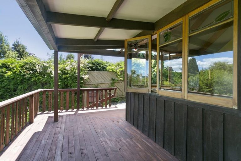 Photo of property in 33 Ingle Avenue, Waipahihi, Taupo, 3330