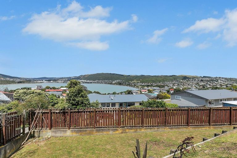 Photo of property in 10 Finn Place, Titahi Bay, Porirua, 5022