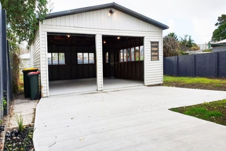 Photo of property in 5 Sutton Avenue, Mangere East, Auckland, 2024