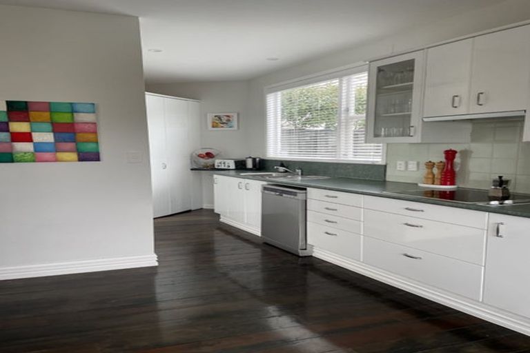 Photo of property in 16 Bruce Avenue, Brooklyn, Wellington, 6021