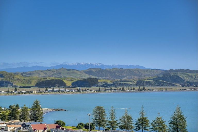 Photo of property in 34 Roslyn Road, Bluff Hill, Napier, 4110