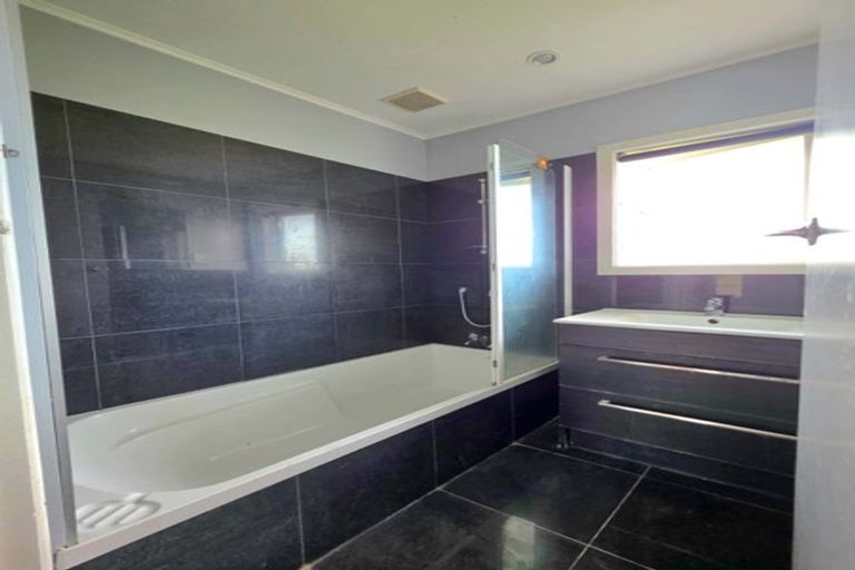 Photo of property in 9 Reiman Street, New Lynn, Auckland, 0600