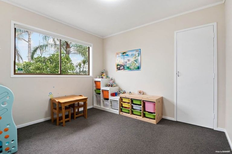 Photo of property in 111 Becroft Drive, Forrest Hill, Auckland, 0620