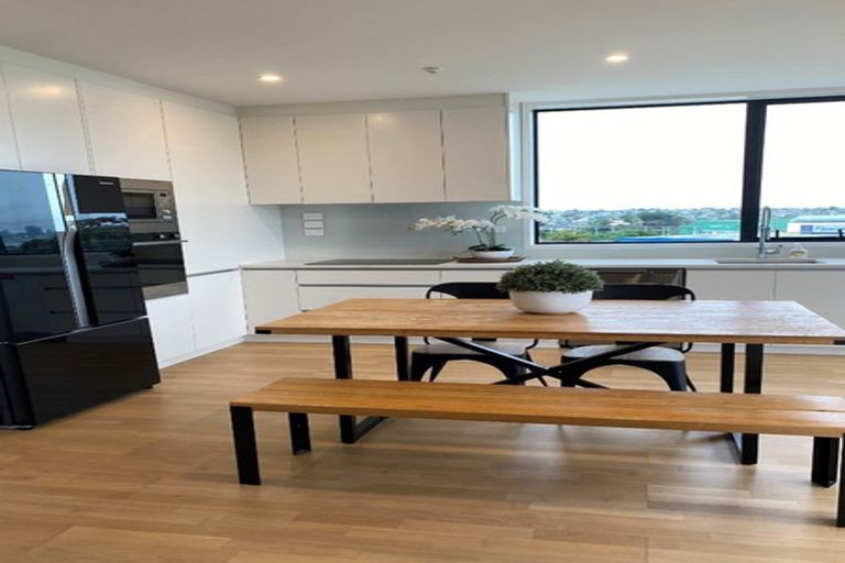 Photo of property in 205/8a Lake Pupuke Drive, Takapuna, Auckland, 0622